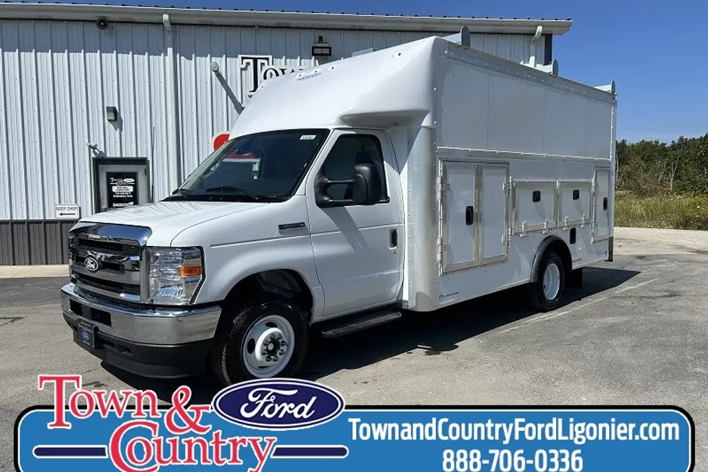 2026 Ford E-450 DRW photo 1