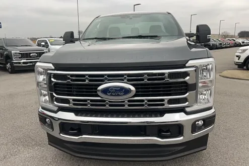 2025 Ford F-250 XLT photo 2