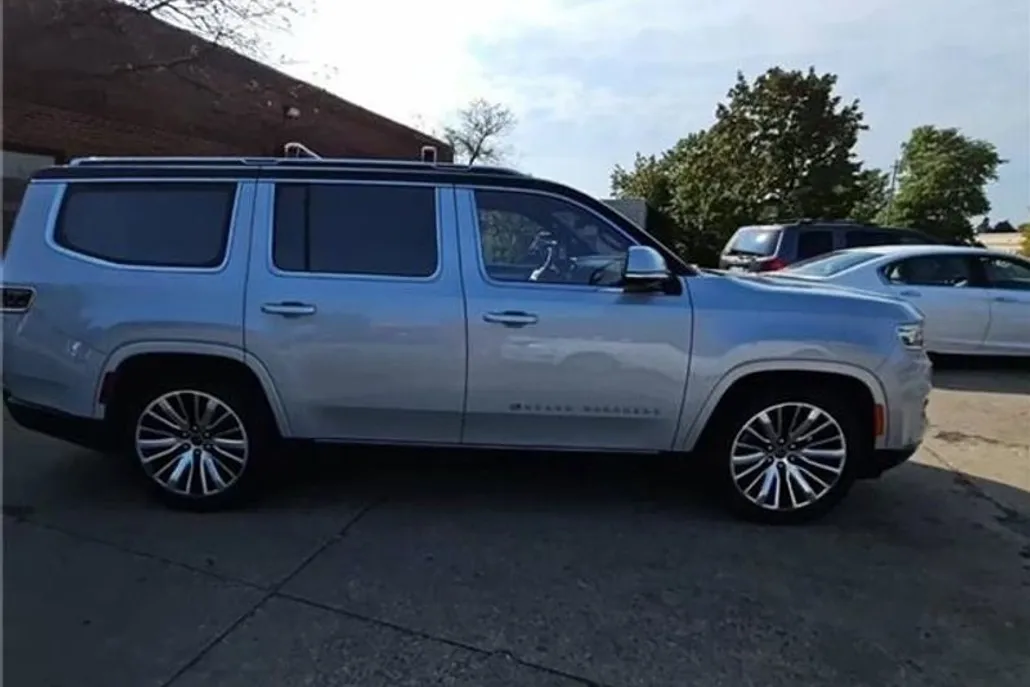 2022 Jeep Grand Wagoneer III photo 1