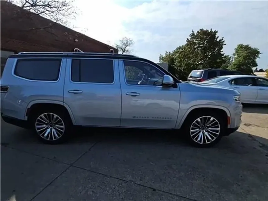 2022 Jeep Grand Wagoneer III photo 1