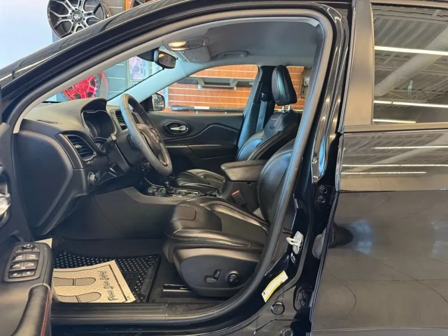 2022 Jeep Cherokee Trailhawk photo 9