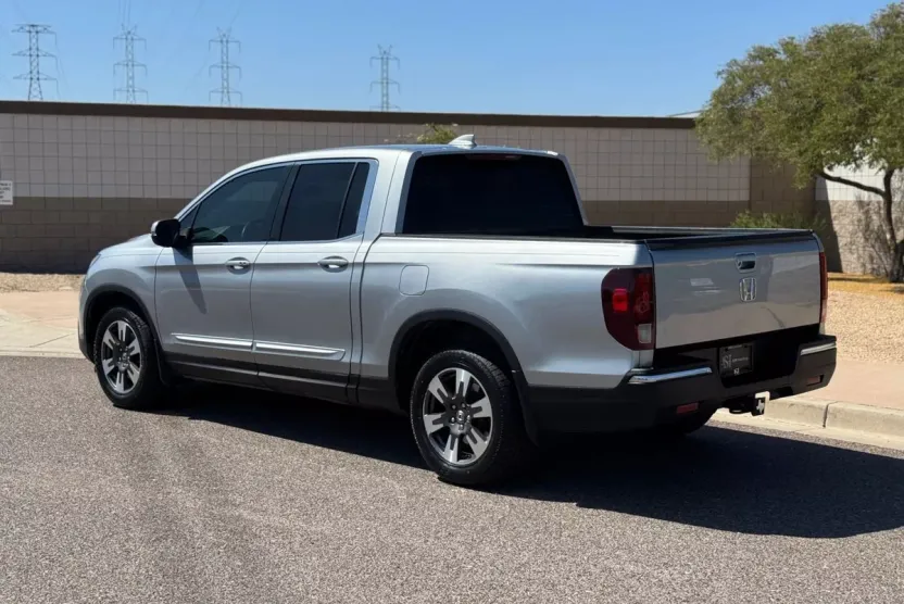 2017 Honda Ridgeline RTL-T photo 1