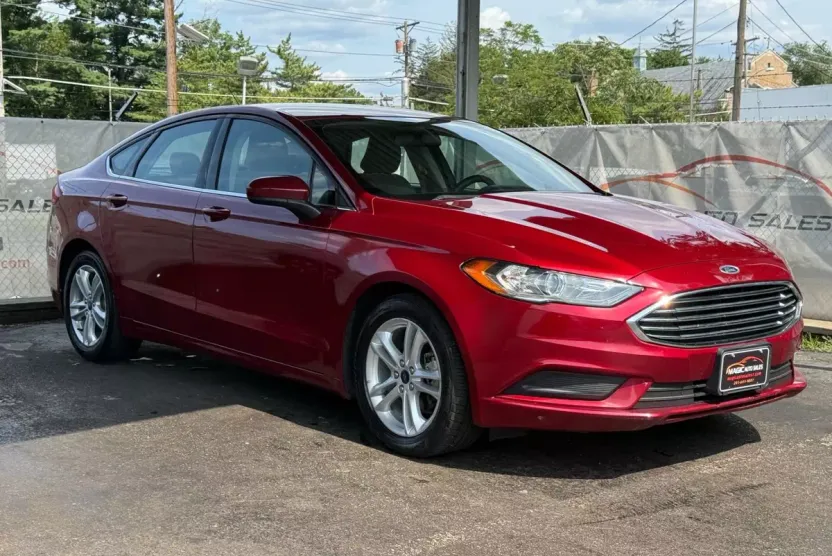 2018 Ford Fusion SE photo 1