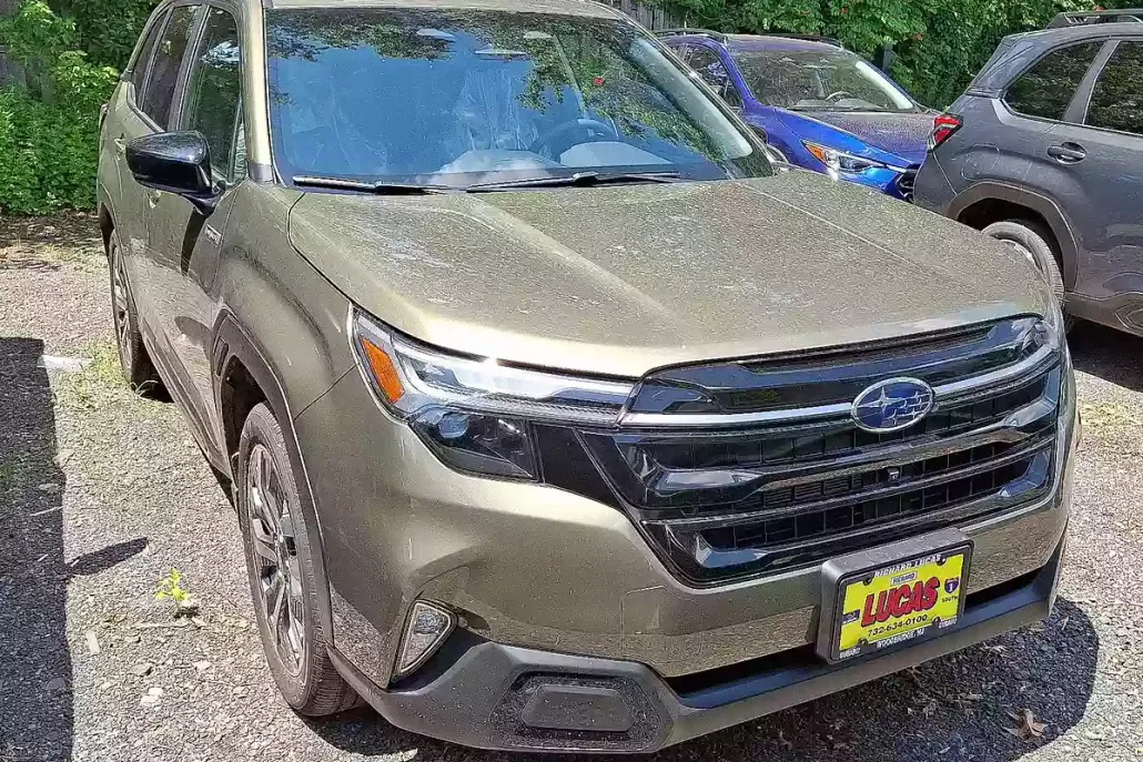 2025 Subaru Forester Touring photo 1