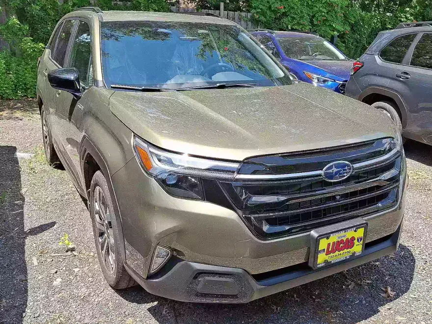2025 Subaru Forester Touring photo 1