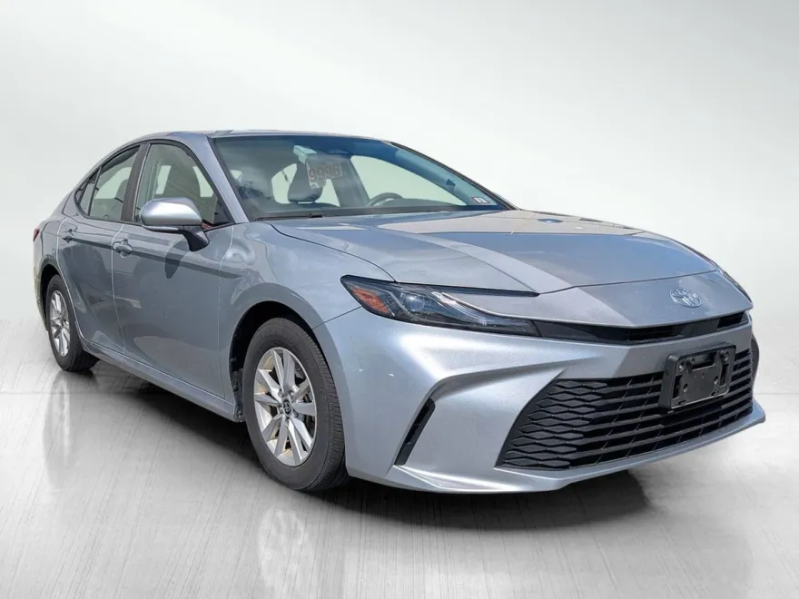 2025 Toyota Camry LE photo 1