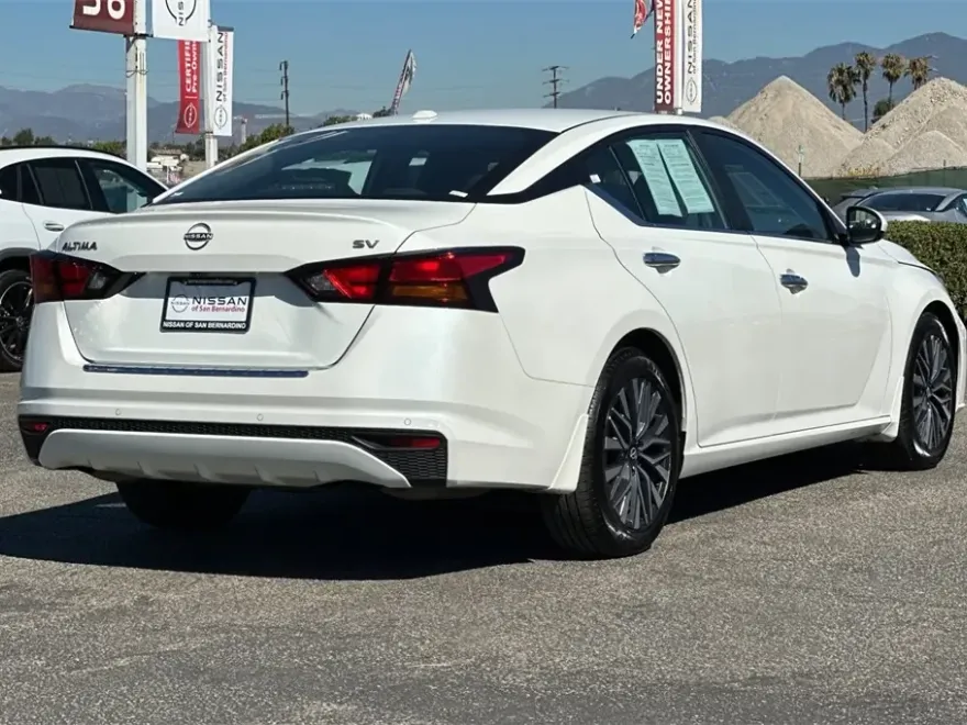 2023 Nissan Altima 2.5 SV photo 1