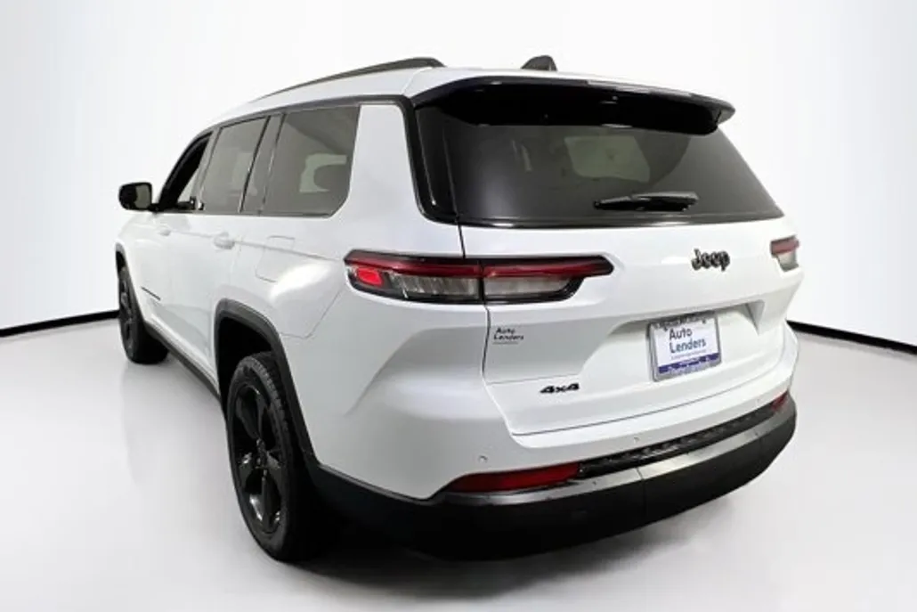 2023 Jeep Grand Cherokee Laredo Altitude photo 1