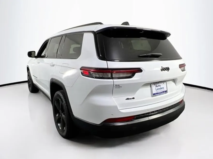 2023 Jeep Grand Cherokee Laredo Altitude photo 1