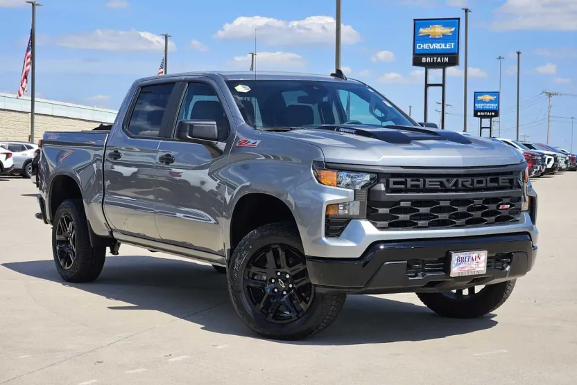 2025 Chevrolet Silverado 1500 Custom Trail Boss photo 1