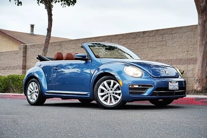 2017 Volkswagen Beetle 1.8T S photo 1