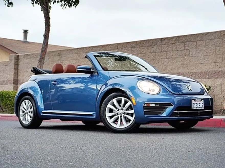 2017 Volkswagen Beetle 1.8T S photo 1
