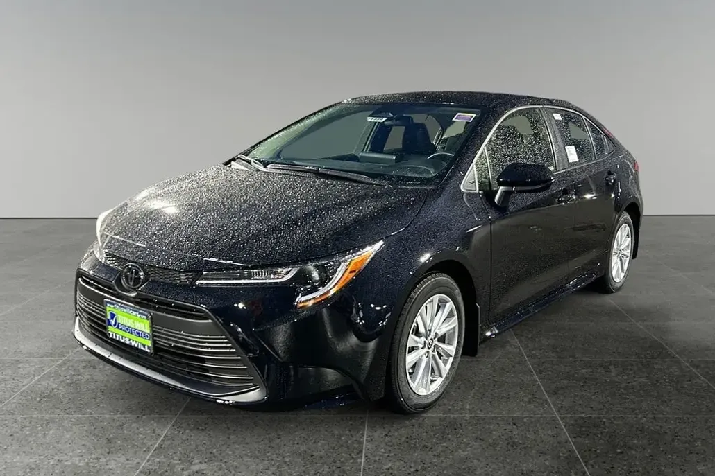 2025 Toyota Corolla LE photo 1