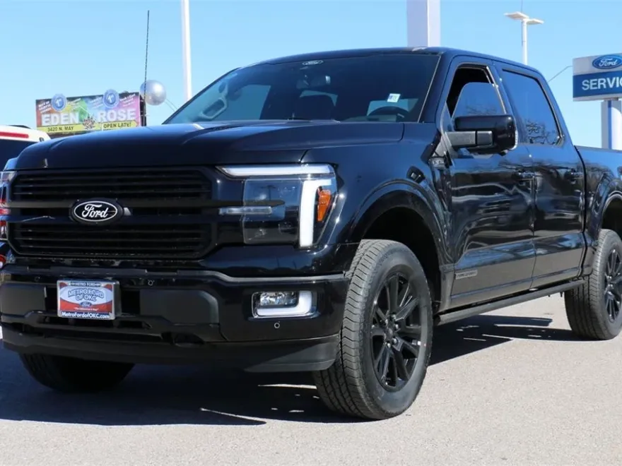 2025 Ford F-150 Platinum photo 1