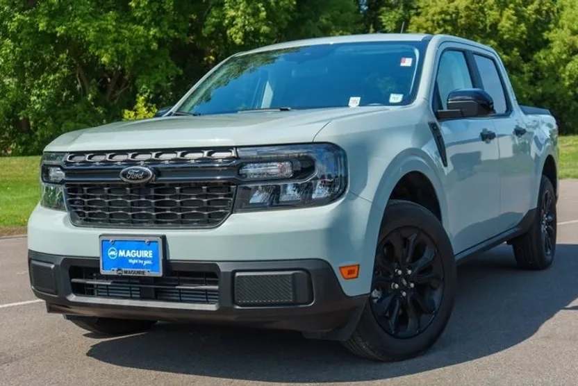 2024 Ford Maverick XLT photo 1
