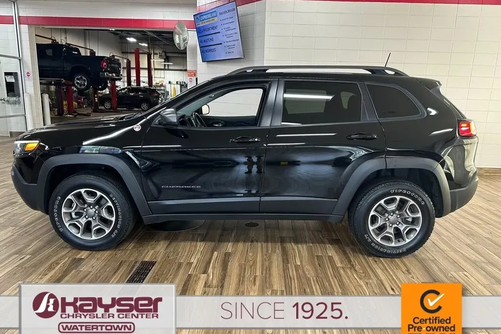 2021 Jeep Cherokee Trailhawk photo 1