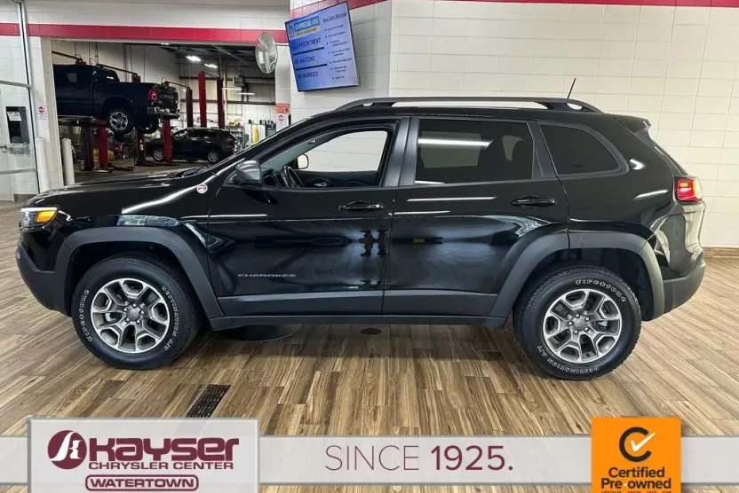 2021 Jeep Cherokee Trailhawk photo 1