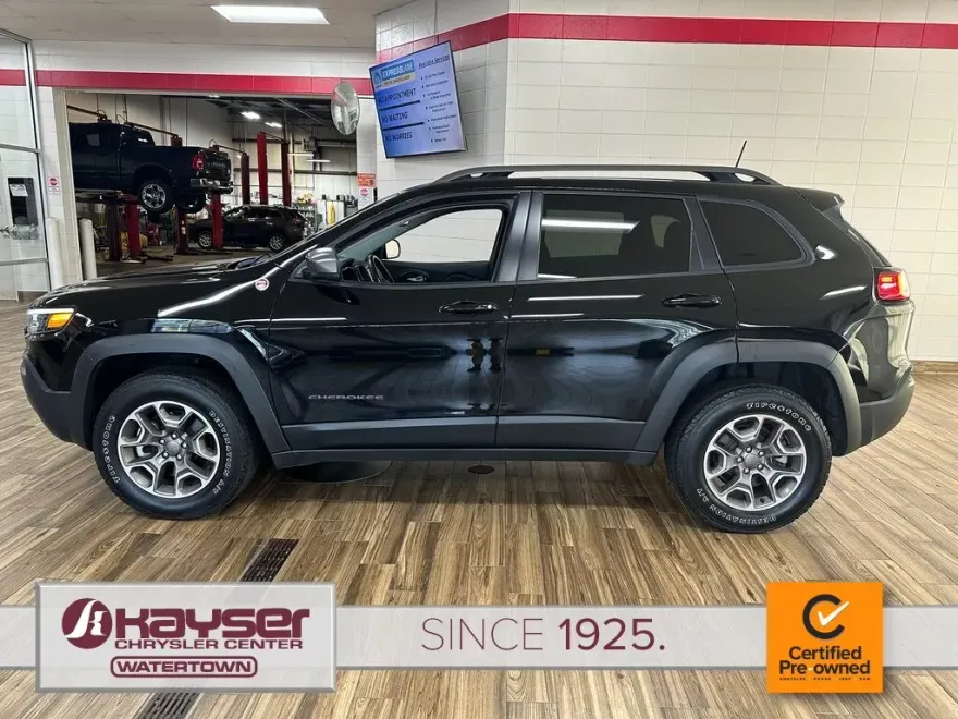 2021 Jeep Cherokee Trailhawk photo 1