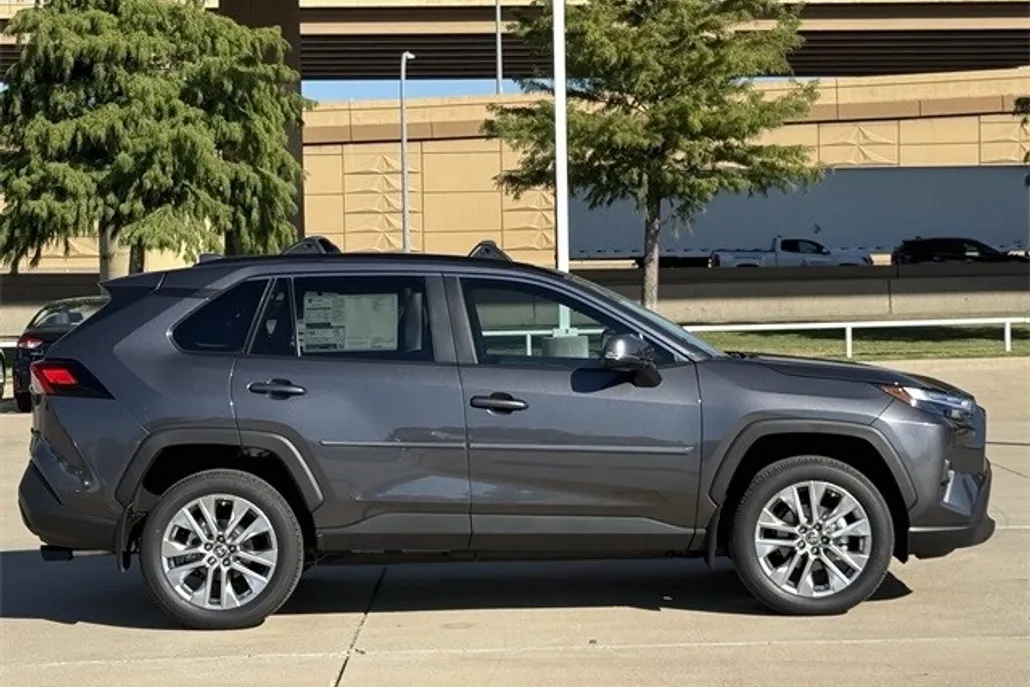 2025 Toyota RAV4 XLE Premium photo 1