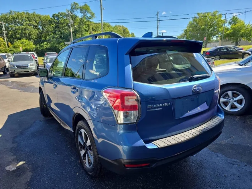 2018 Subaru Forester 2.5i Premium photo 1