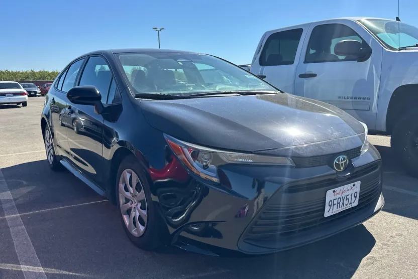 2023 Toyota Corolla LE photo 1