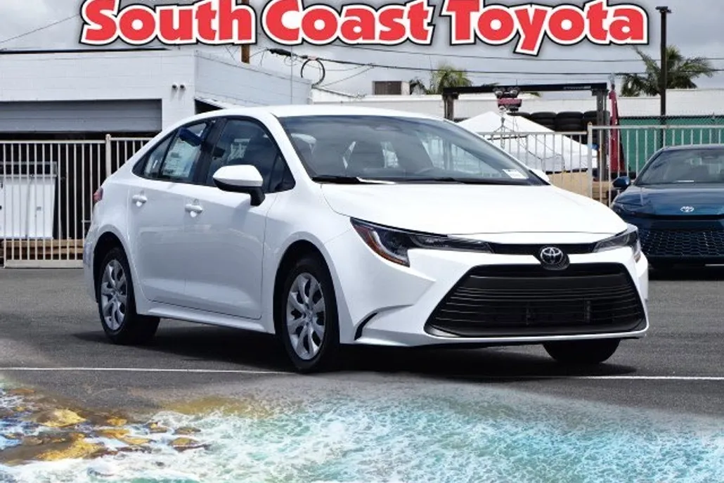 2025 Toyota Corolla LE photo 1