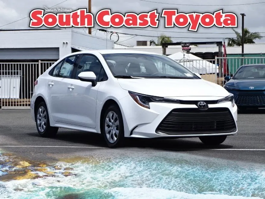 2025 Toyota Corolla LE photo 1