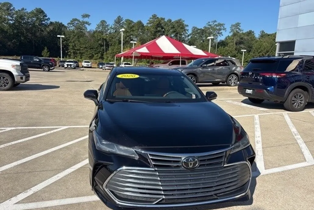 2020 Toyota Avalon Limited photo 1