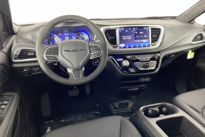 2025 Chrysler Pacifica photo 1