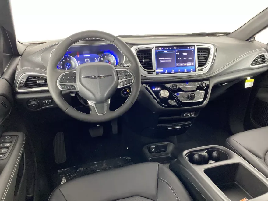 2025 Chrysler Pacifica photo 1