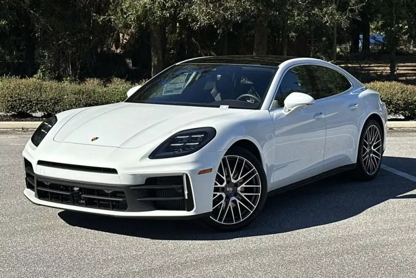 2025 Porsche Panamera Base photo 1