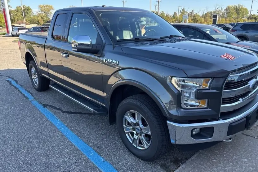 2016 Ford F-150 Lariat photo 1