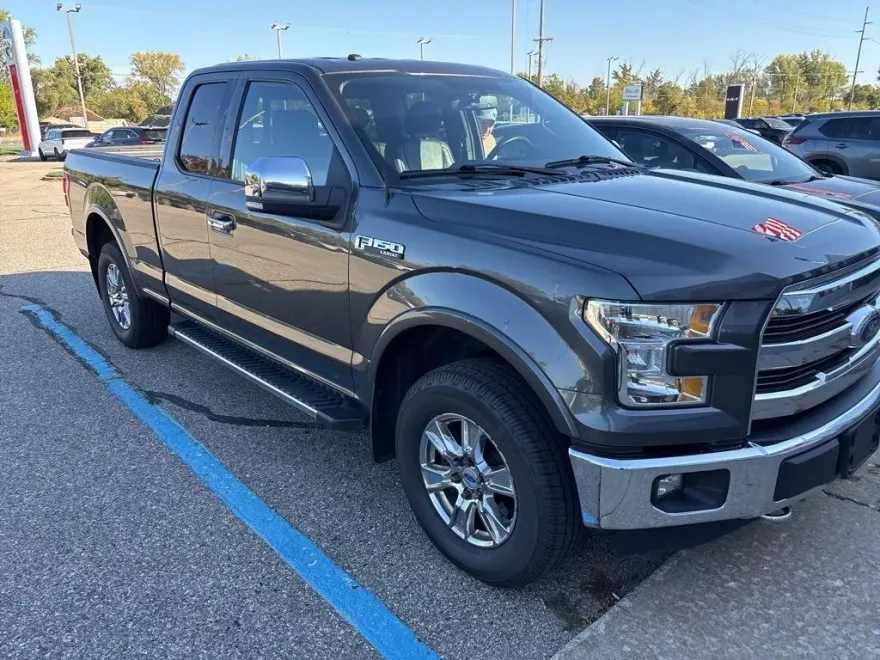 2016 Ford F-150 Lariat photo 1