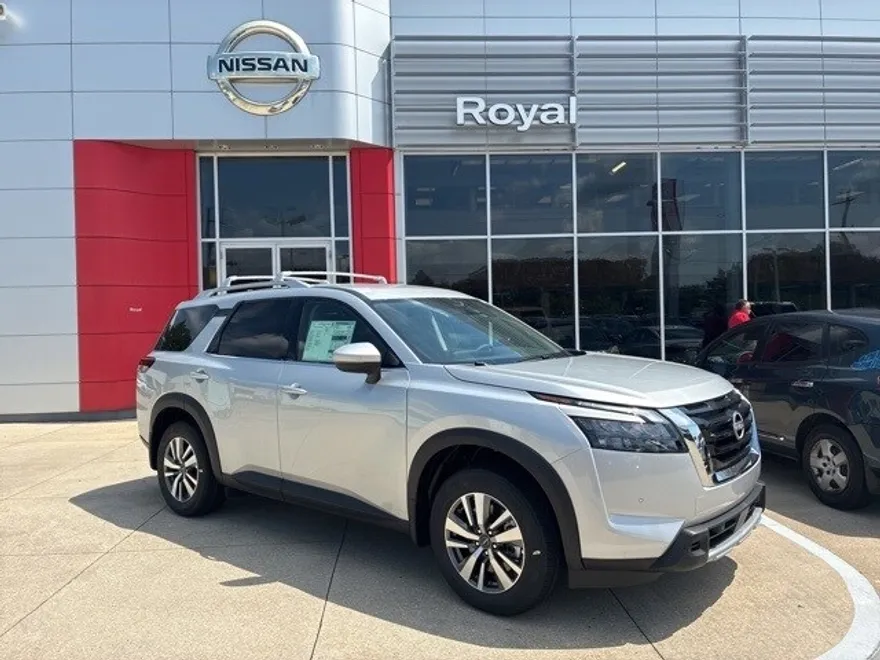 2025 Nissan Pathfinder SL photo 1