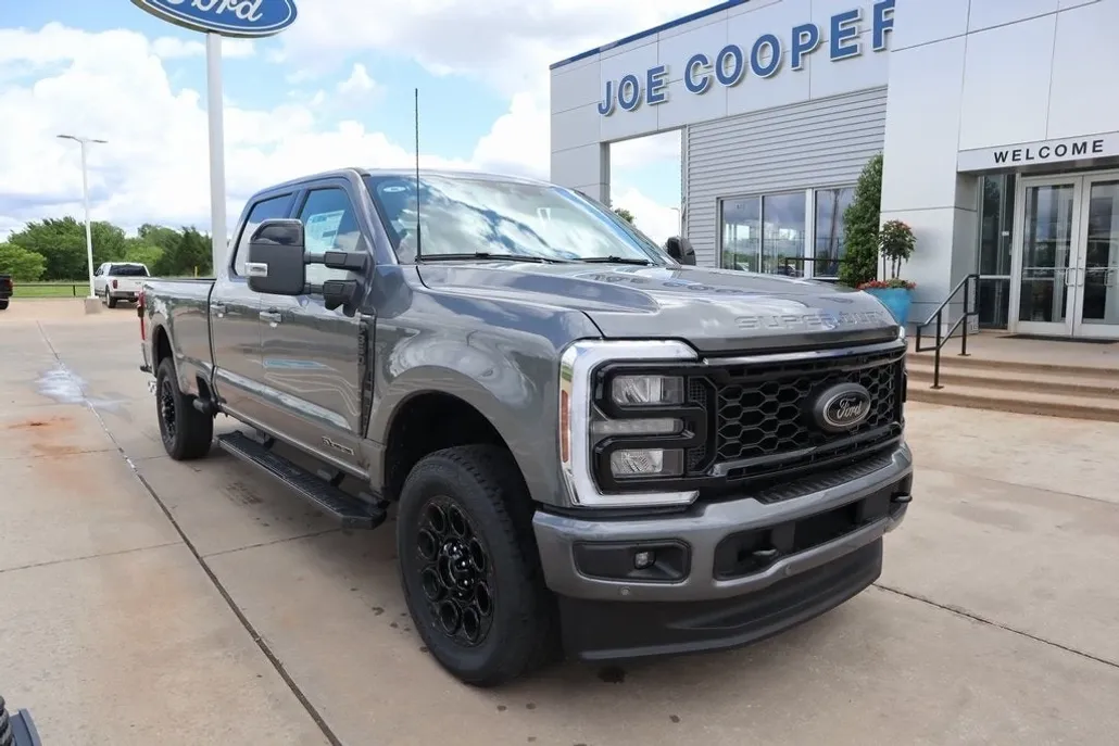 2025 Ford F-350 Lariat photo 1