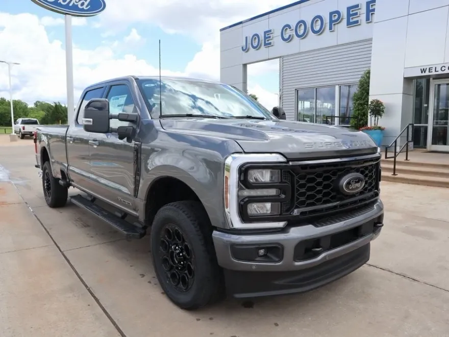 2025 Ford F-350 Lariat photo 1