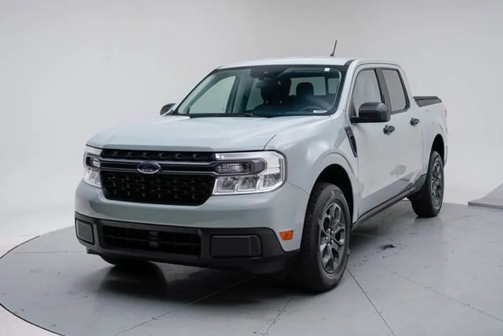 2023 Ford Maverick XLT photo 1