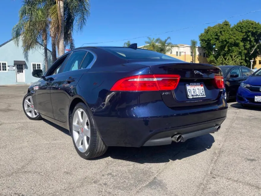 2017 Jaguar XE Prestige photo 1