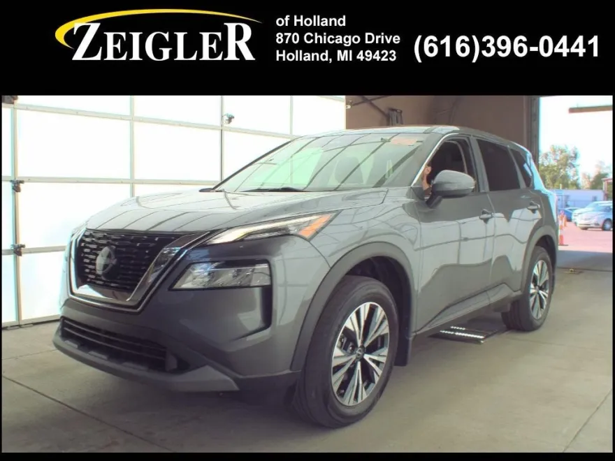 2022 Nissan Rogue SV photo 1