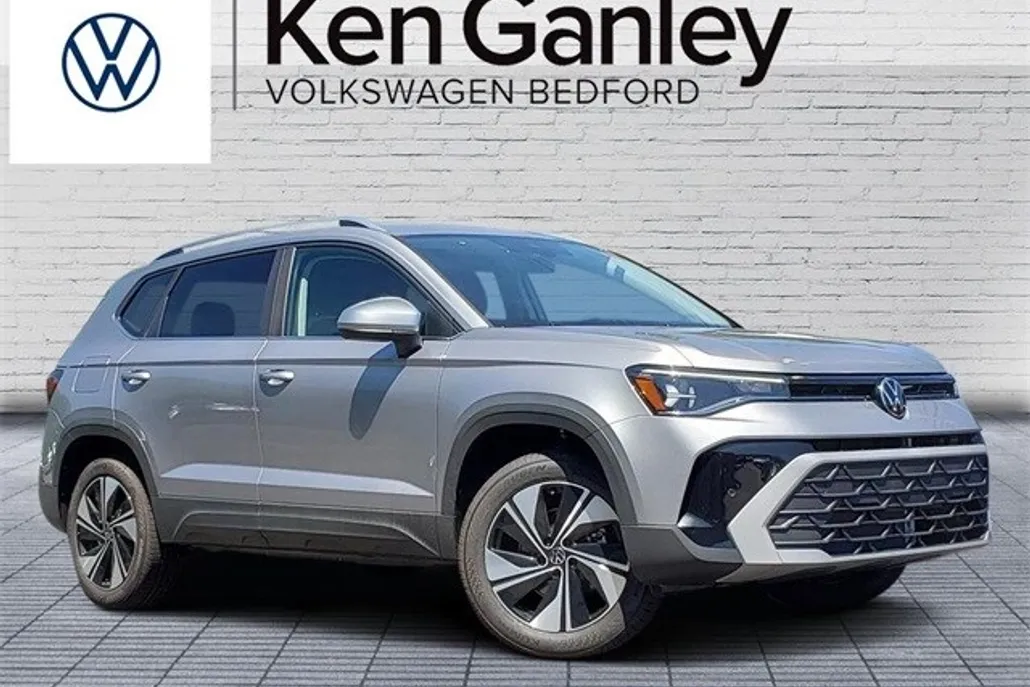 2025 Volkswagen Taos SE photo 1