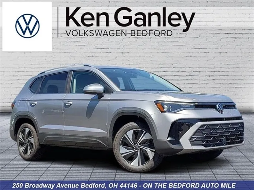 2025 Volkswagen Taos SE photo 1