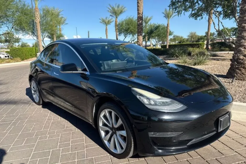 2018 Tesla Model 3 Long Range photo 1