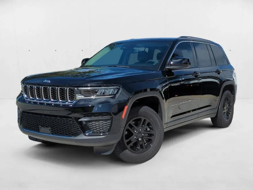 2024 Jeep Grand Cherokee Laredo Sport photo 1
