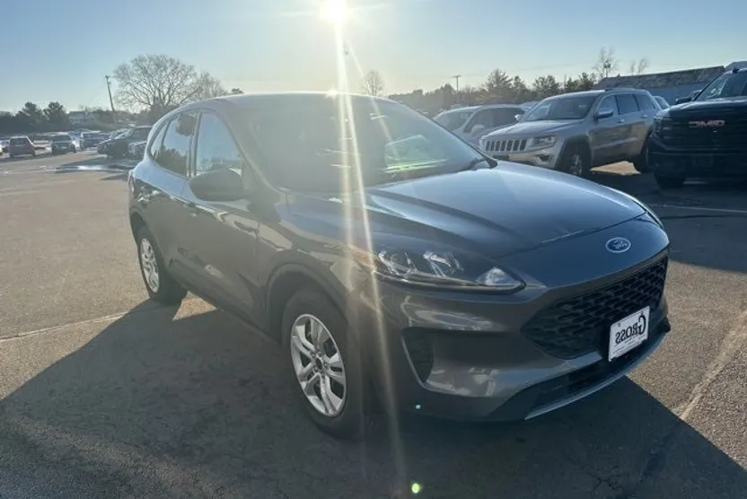 2022 Ford Escape S photo 1