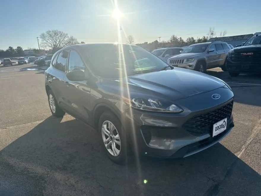 2022 Ford Escape S photo 1