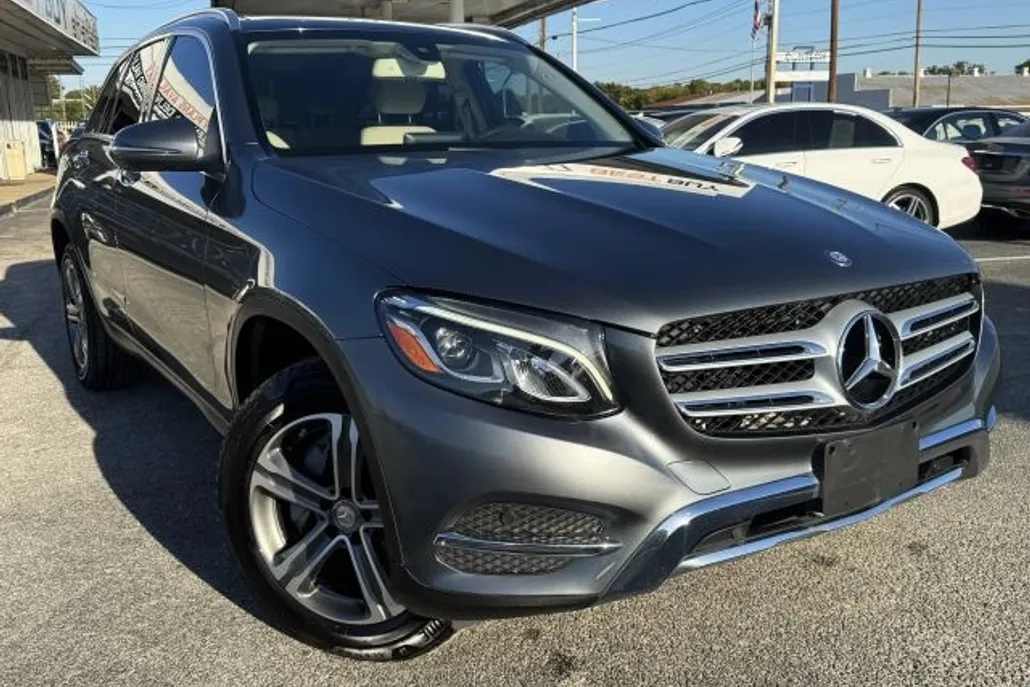 2017 Mercedes Benz GLC 300 photo 1