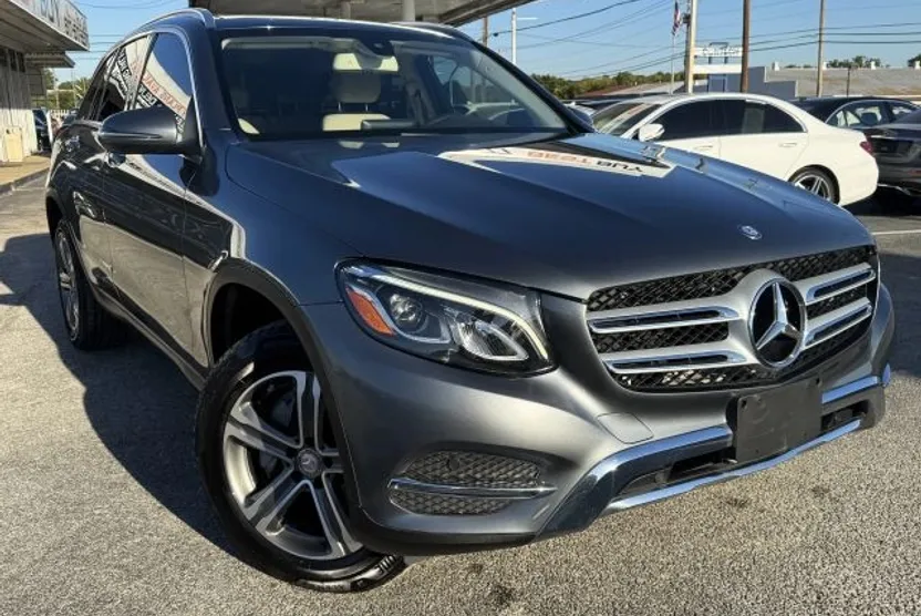 2017 Mercedes Benz GLC 300 photo 1