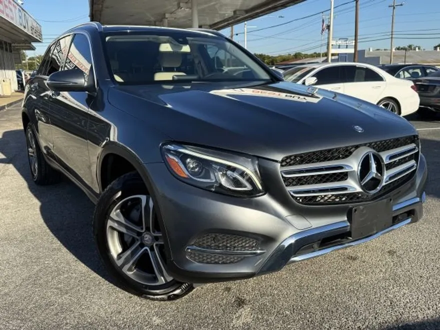 2017 Mercedes Benz GLC 300 photo 1