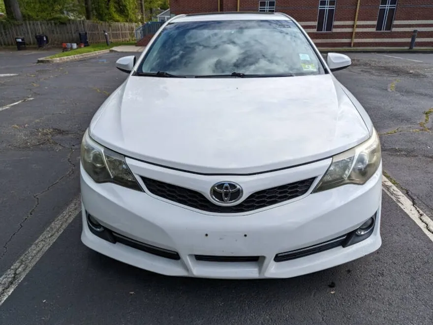 2012 Toyota Camry SE V6 photo 1