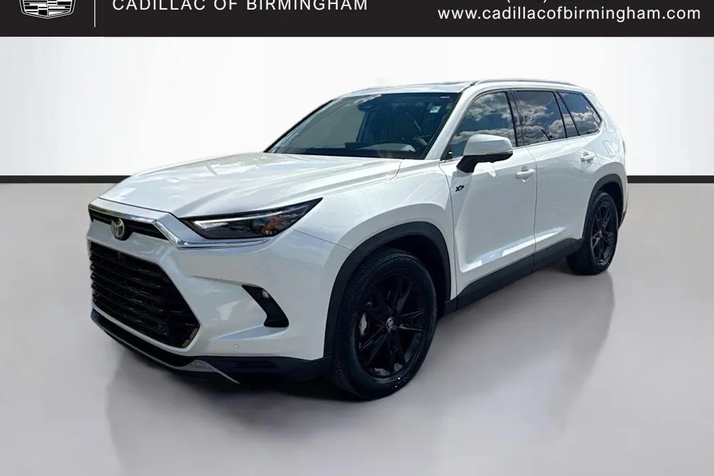 2025 Toyota Highlander Hybrid XLE photo 1